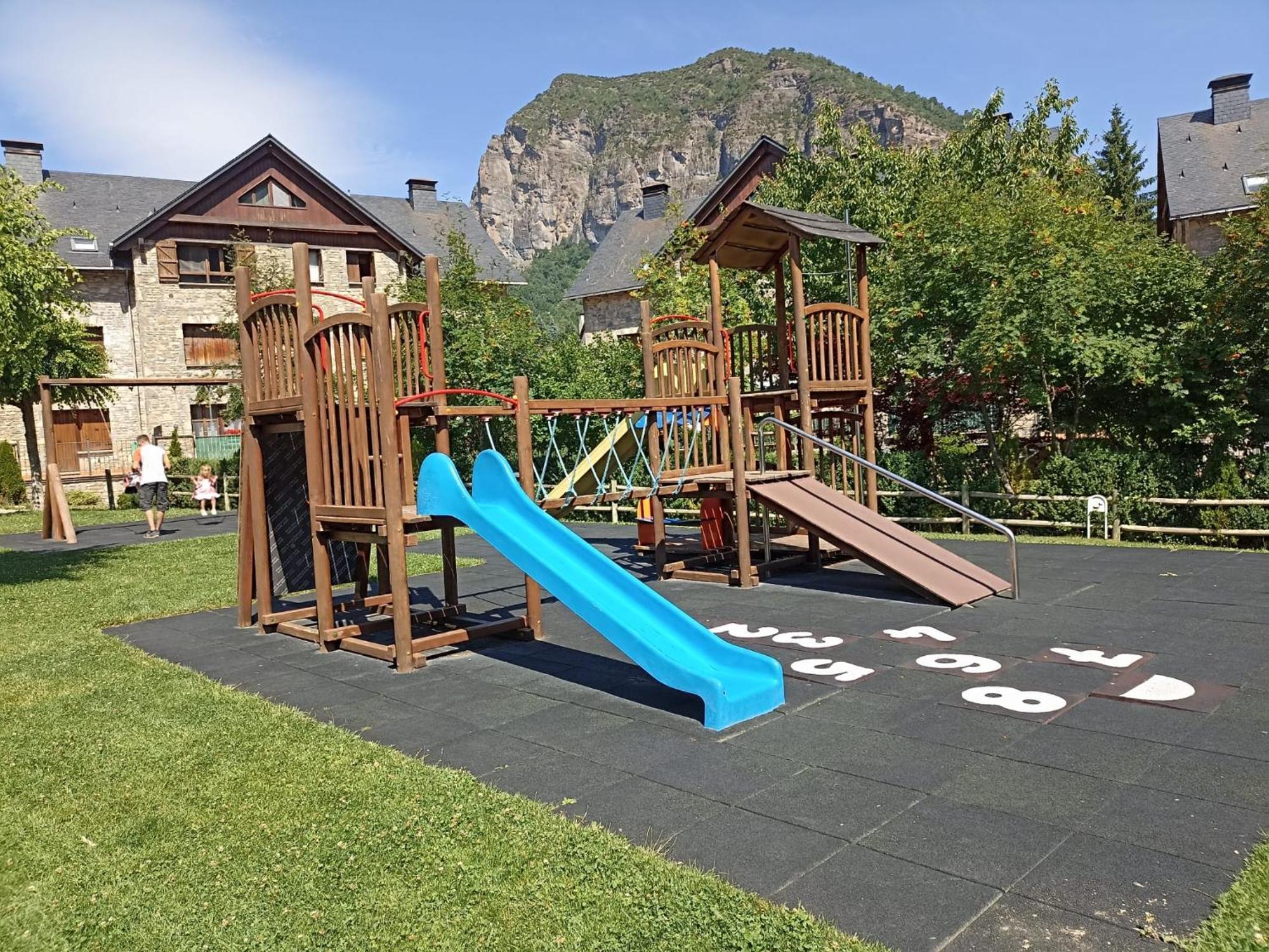 Apartamento A10 De Formigal, 9 Personas Y Garaje เอสการิลญา ภายนอก รูปภาพ